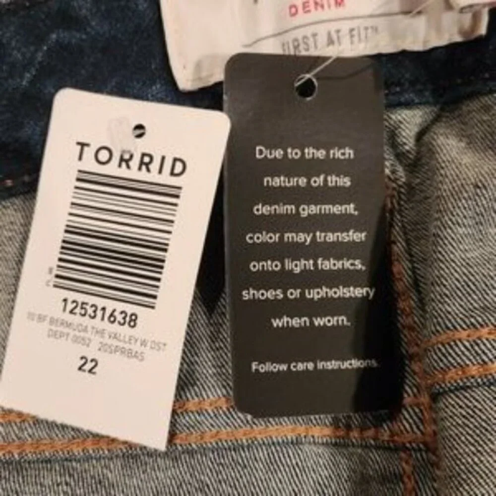 TORRID Bermuda denim boyfriend distressed low rise jean shorts size 22 - Picture 8 of 10